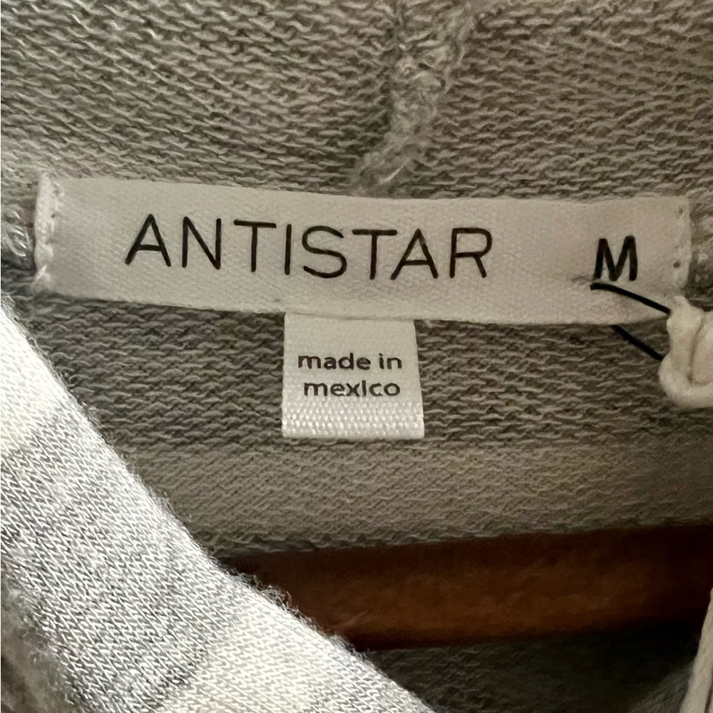 NWT Women’s Antistar Gray and white beach cover up with a hood Size Medium - Picture 3 of 6